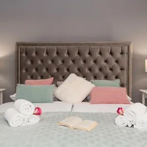 https://luxury-rooms-saint-jacob.splithotels.org